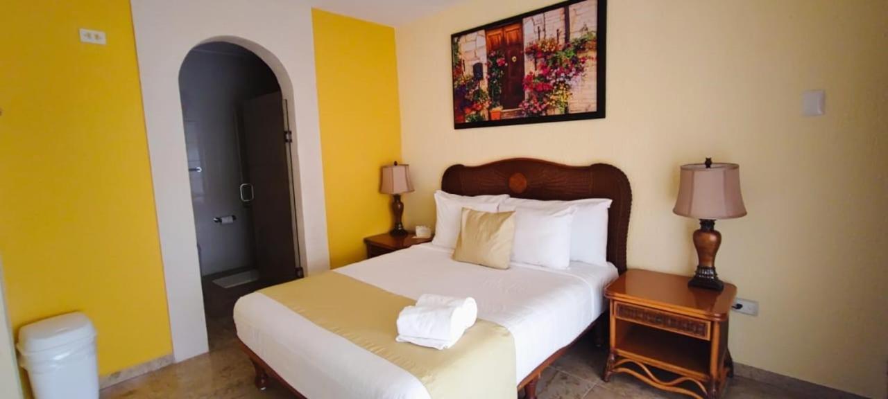 Hotel Casa Mallorca Канкун Екстер'єр фото