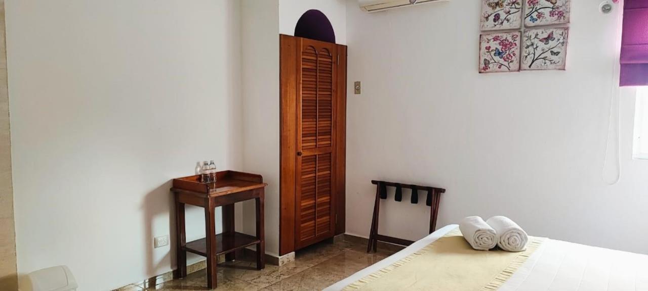 Hotel Casa Mallorca Канкун Екстер'єр фото