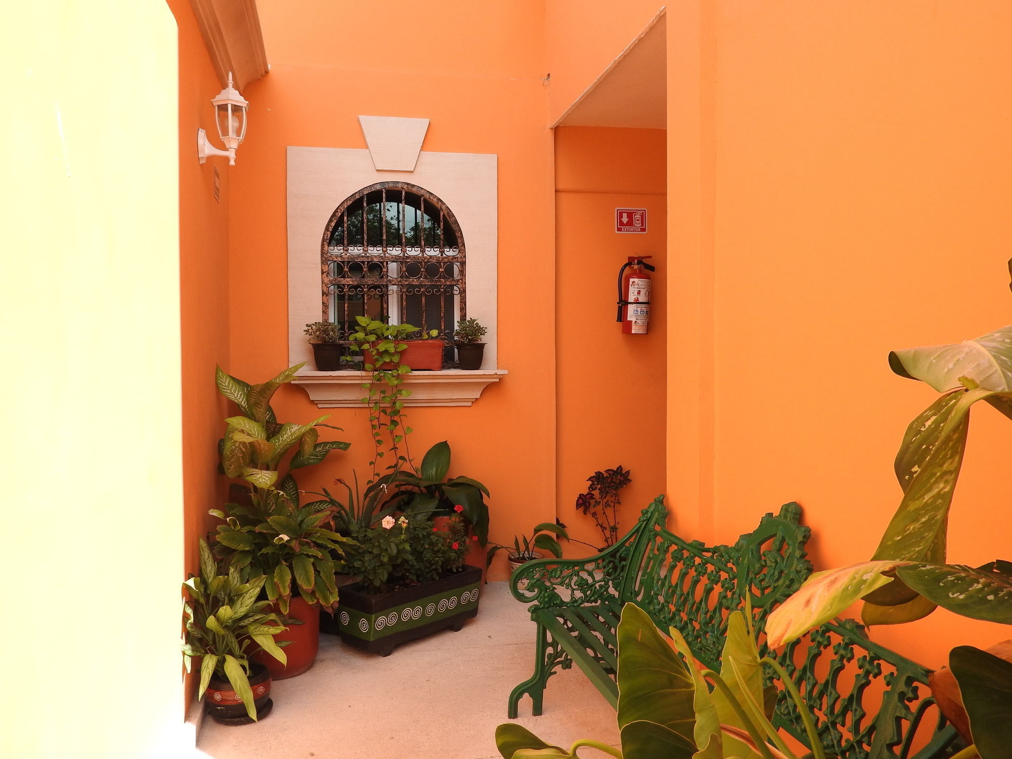 Hotel Casa Mallorca Канкун Екстер'єр фото