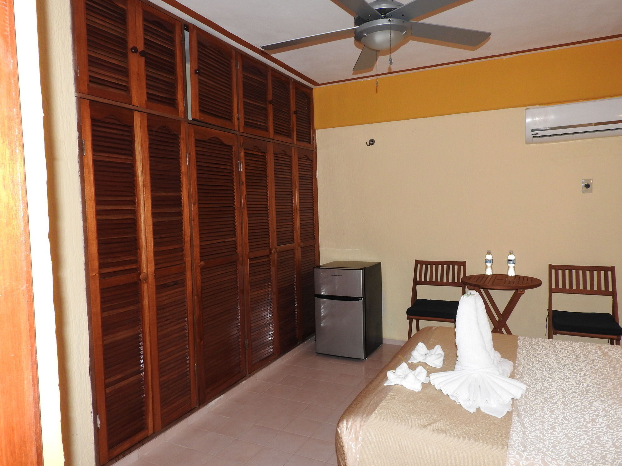 Hotel Casa Mallorca Канкун Екстер'єр фото